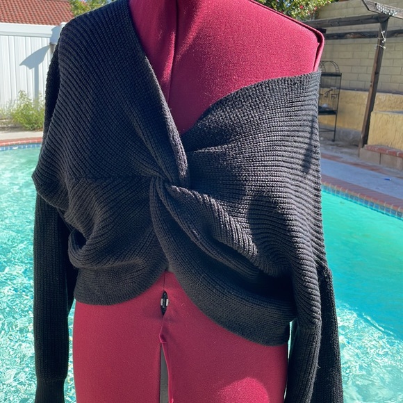 Cropped off shoulder sweater - Picture 3 of 8